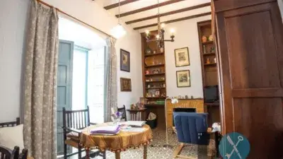 Casa señorial en venta en Santa Maria con jardin y garaje