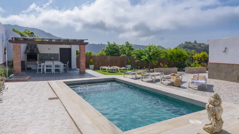 Chalet con Piscina Privada cerca de Nerja