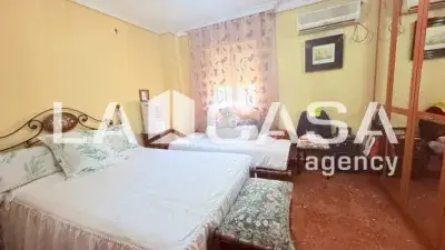 Piso en venta en Entrenúcleos