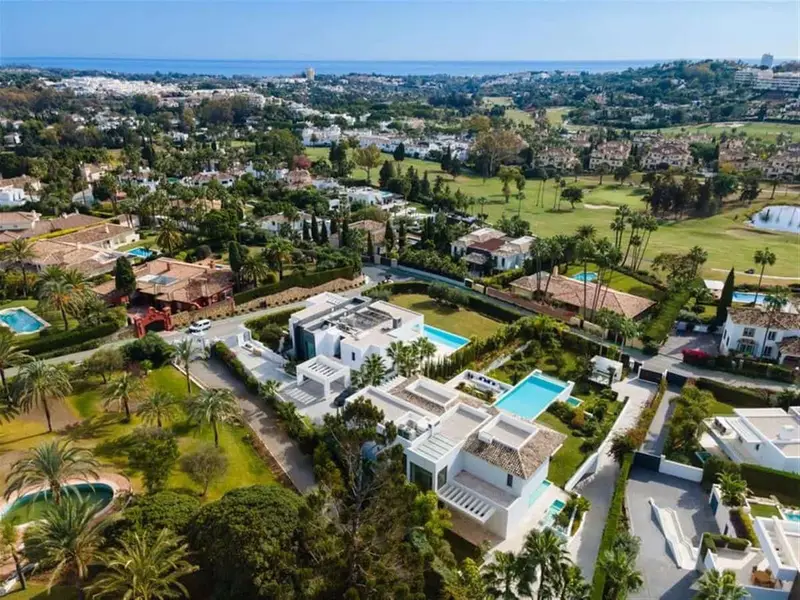 Chalet de Lujo en Puerto Banus con Vistas al Golf