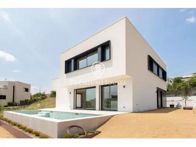 Villa de Lujo en Teià 243m² Piscina y Garaje Doble