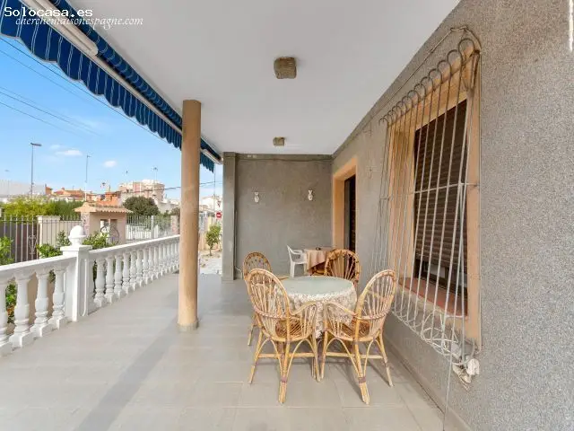 Chalet Independiente en Nueva Torrevieja con 4 Dormitorios y 2 Baños