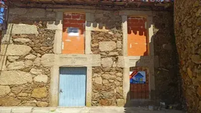 Casa Rústica en Venta: Antigua Cuadra para Rehabilitación