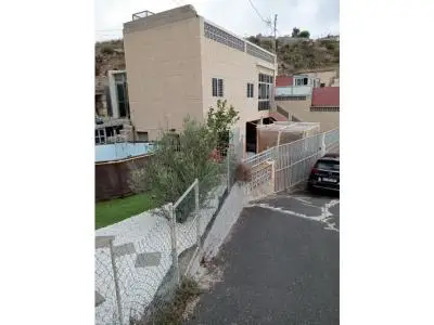 Casa Grande con Jardin Piscina y Jacuzzi en venta
