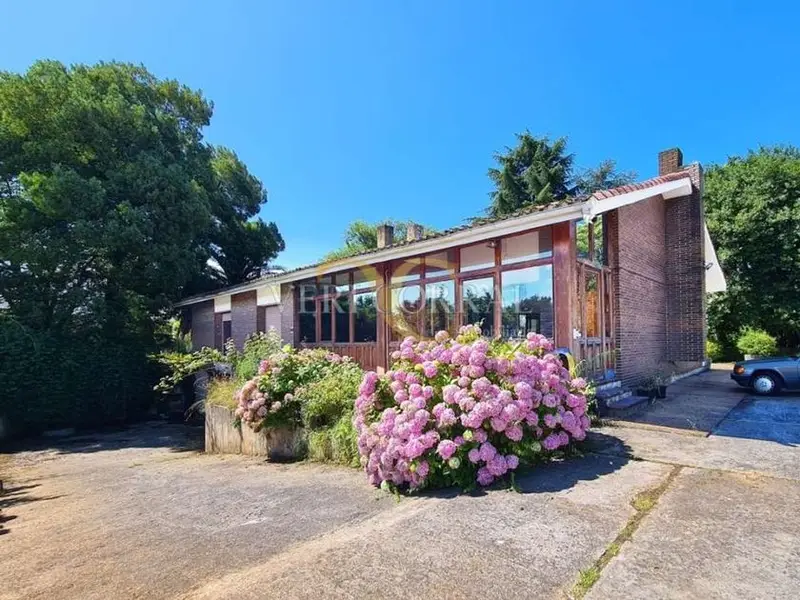 Chalet en Venta en Lugones Asturias con Piscina y Garaje
