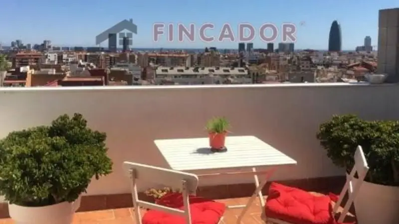 Atico en venta con vistas panoramicas al mar en Barcelona