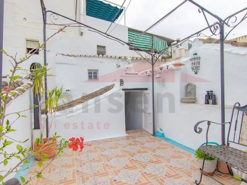 Casa Rústica en Sayalonga Málaga con Vistas a la Montaña