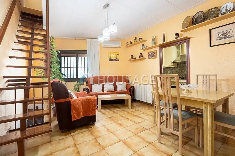 Casa adosada en venta Montcada i Reixac con terraza y vistas