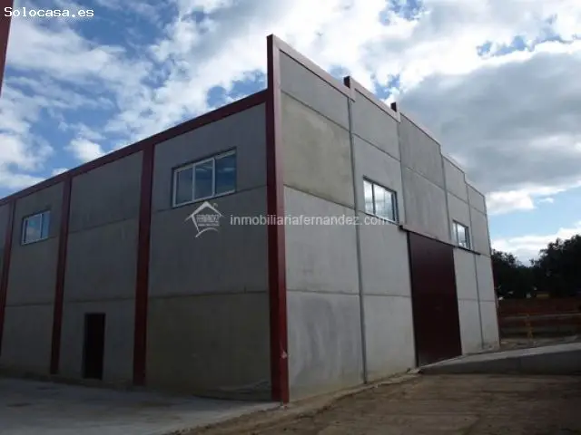 Nave Industrial en Alquiler con Aseos y Oficinas