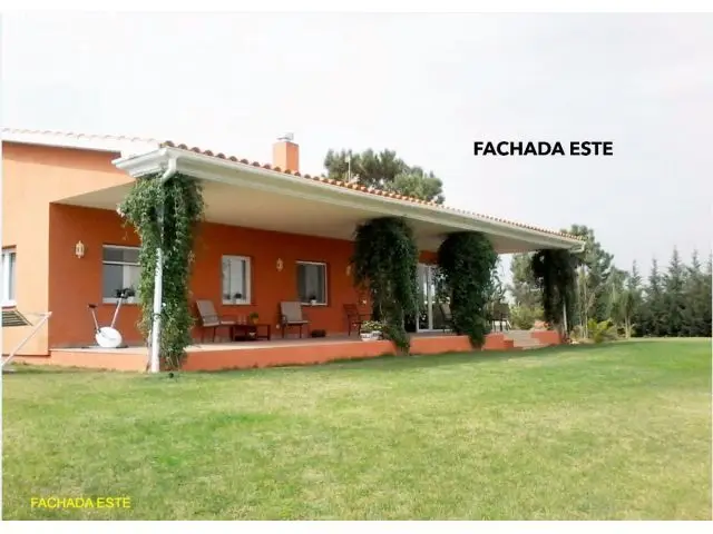 Chalet en Finca de 4 Hectareas con 1200 Olivos e Instalaciones Ganaderas