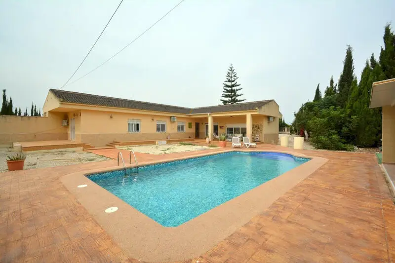 Casa de Campo con 2 Viviendas en Almoradí