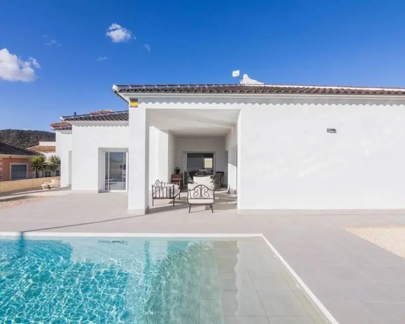 Villa en Pinoso 3 Dormitorios Piscina Privada Nueva