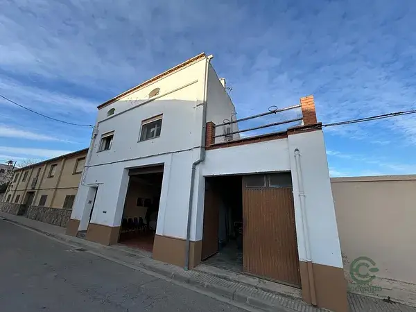 Casa familiar en Agramunt con garaje y jardín