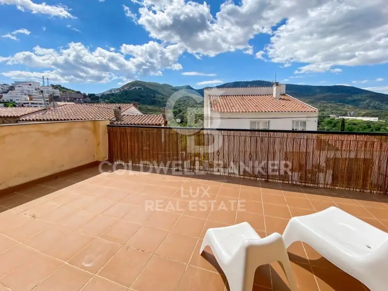 Chalet en venta en Llançà con licencia turística