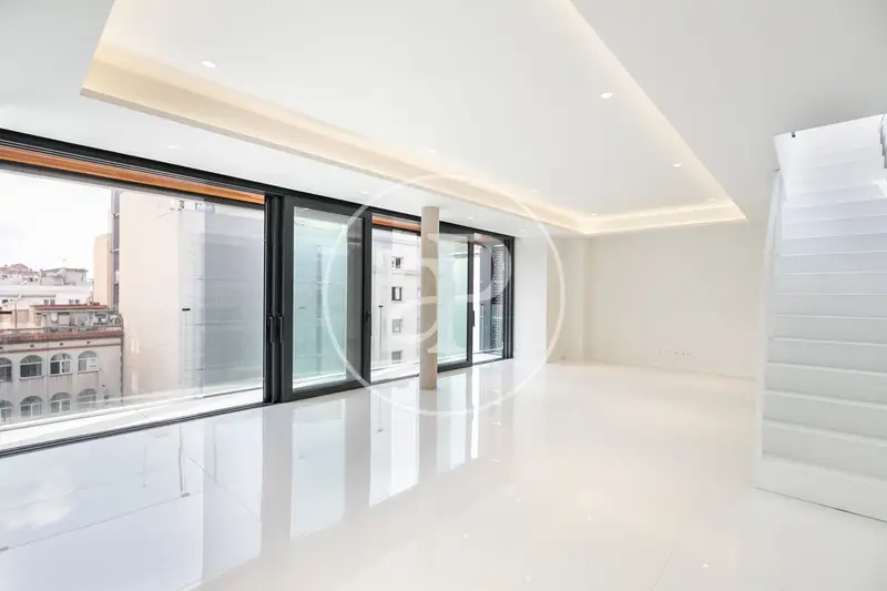Atico con Terraza y Piscina Privada en Barcelona