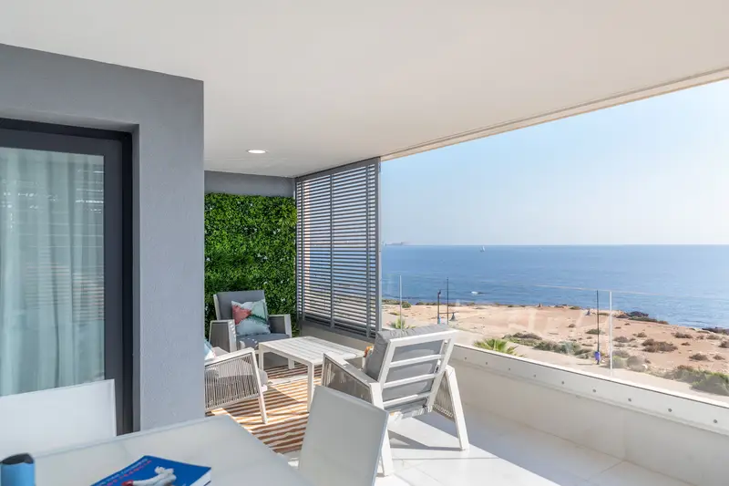 Apartamento en Punta Prima 3 Dormitorios Vistas al Mar