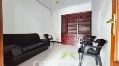 Chalet Adosado en Viñuela para Reformar