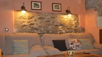 Piso en venta Alfornón, reformado con chimenea y licencia turística