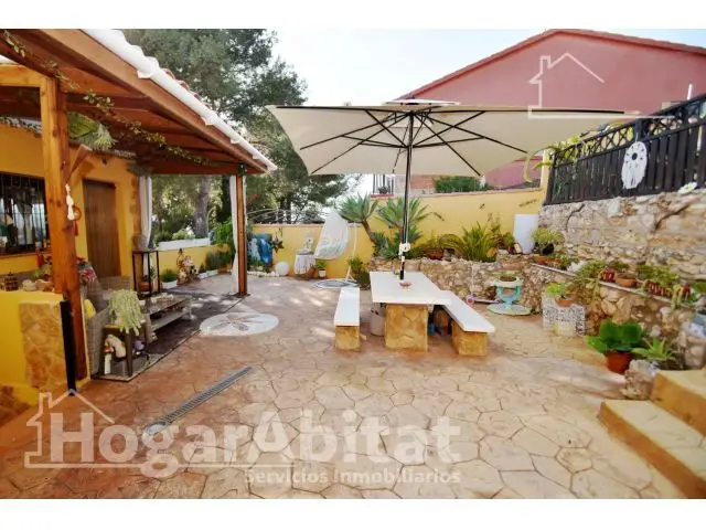 Chalet con Piscina y Dos Terrazas en Borriol