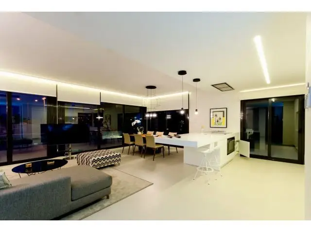 Villa Moderna en Venta 4 Dormitorios 3 Baños San Miguel Salinas