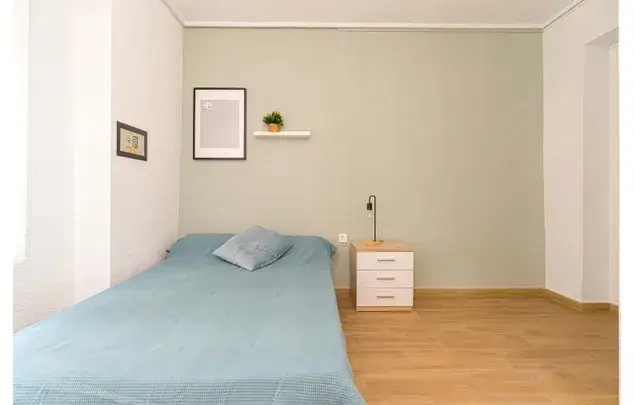 Habitaci
ón en alquiler - CTeodoro Llorente 3 2


º puerta 2
