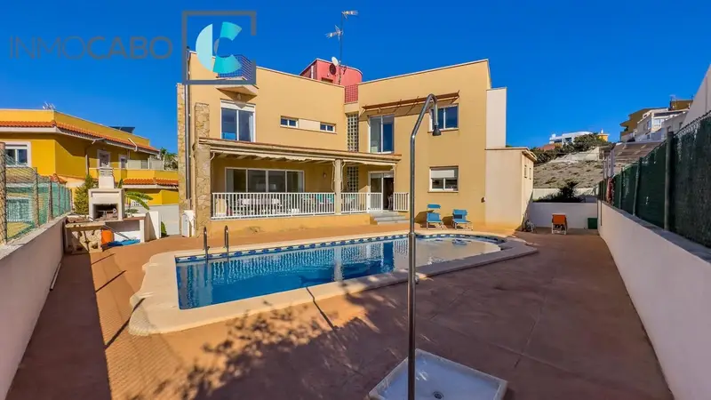 Chalet en Cala Flores con Piscina Privada y Garaje