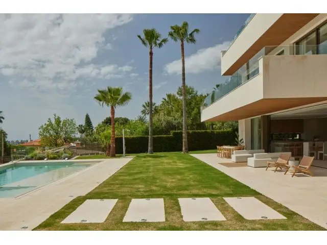 Villa de Lujo en Málaga: 5 Dormitorios, Vistas Panorámicas