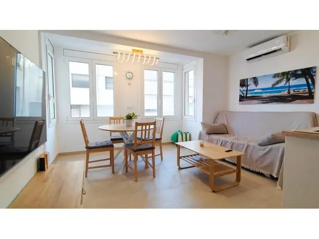 2 Apartamentos Turísticos en Playa con Vistas al Mar
