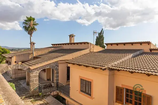 Finca con Molino Restaurado y Vistas Panorámicas en Santa Margalida