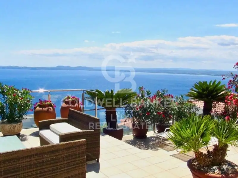 Chalet en Roses con Vistas a la Bahía
