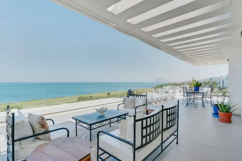 Ático de Lujo en La Alcaidesa con Vistas al Mar
