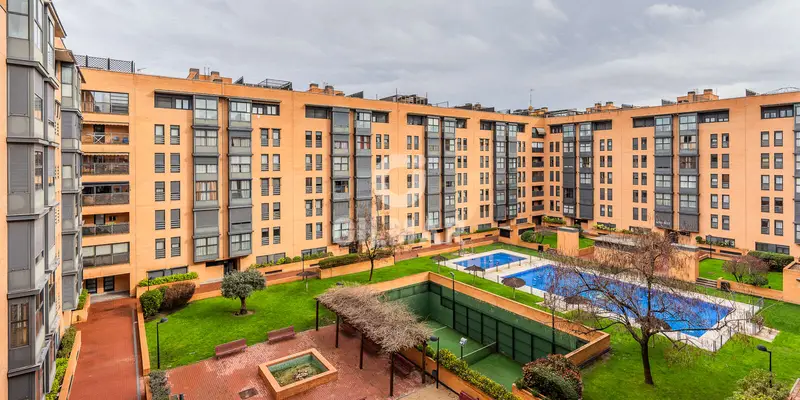 Piso en Alquiler Conde Orgaz Madrid Lujo Terraza Piscina Gimnasio