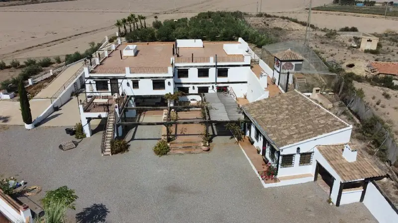 Casa Rural con Patio y 7 Cuadra para Caballos en Majadas Aguilas