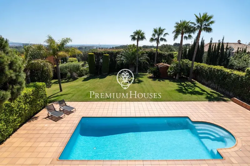 Chalet en Venta en Vilanova i la Geltru con Piscina y Jardin