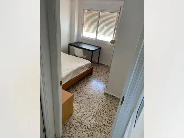 Habitación en Málaga para Estudiantes - Amueblada y con Wifi
