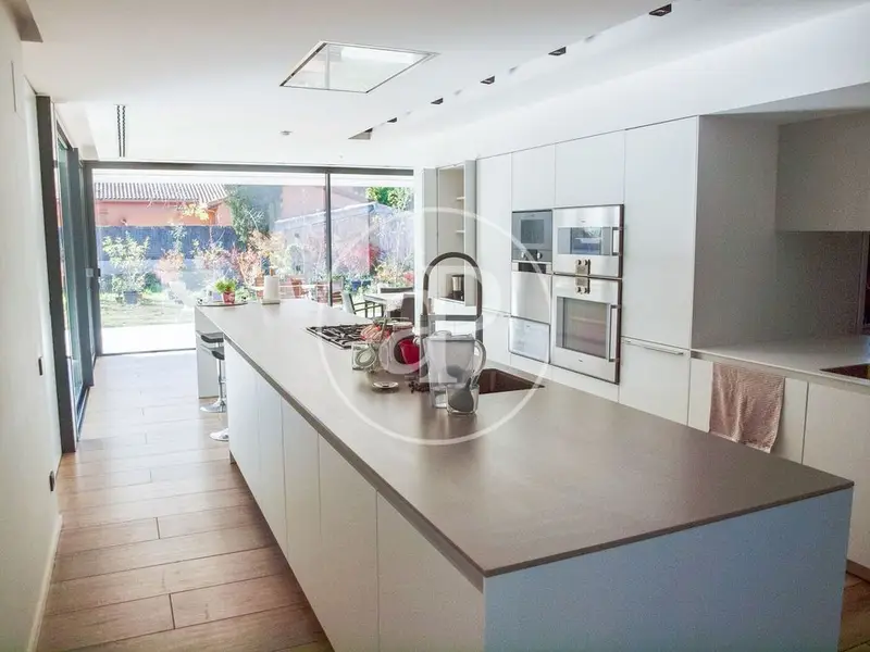 Casa en Valldoreix 1044m2 con Piscina Jardin y Acabados de Lujo