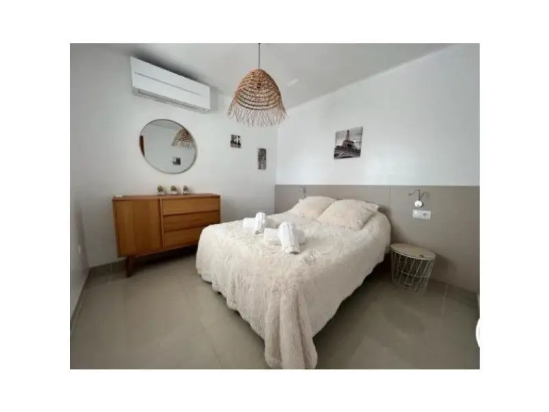 Venta Casa Moderna con Garaje y Piscina en Les Creus