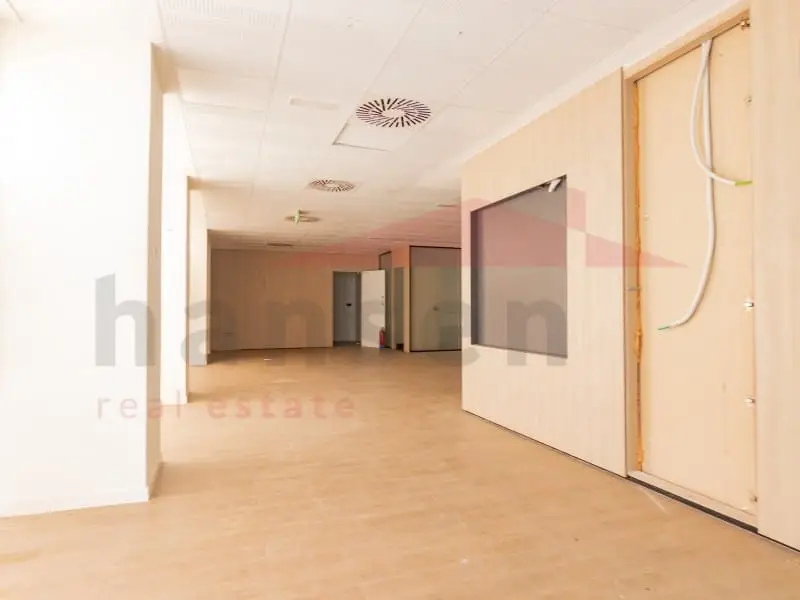 Local Comercial en Torre del Mar 141m2 Ideal para Negocios