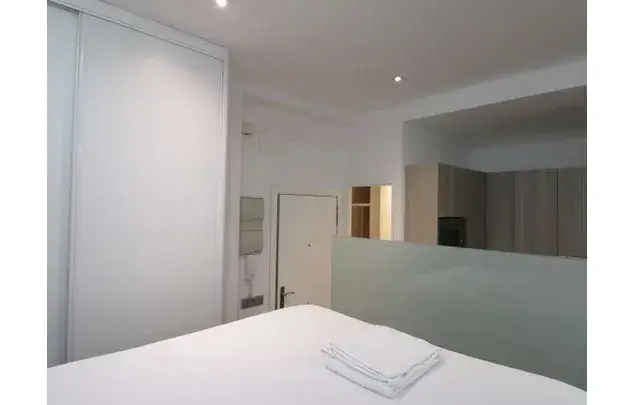 Monoambiente Amueblado 32m2 Madrid Aire Acondicionado Balcón