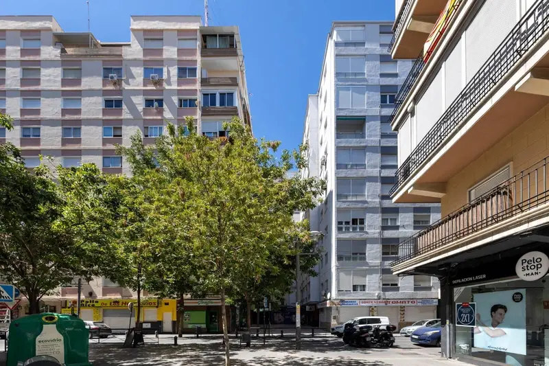 Piso en venta Granada ciudad 3 dormitorios 1 bano ascensor amueblado