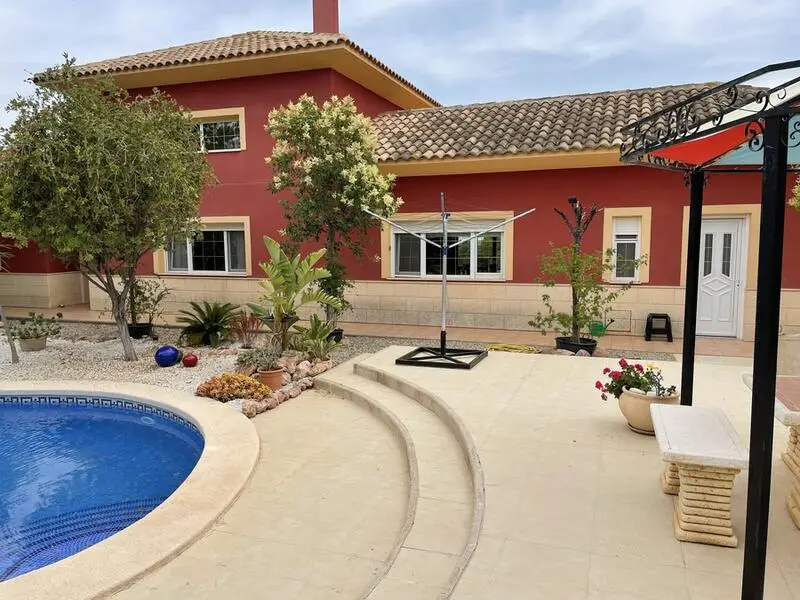 Villa de Lujo con Vistas Panorámicas en Totana
