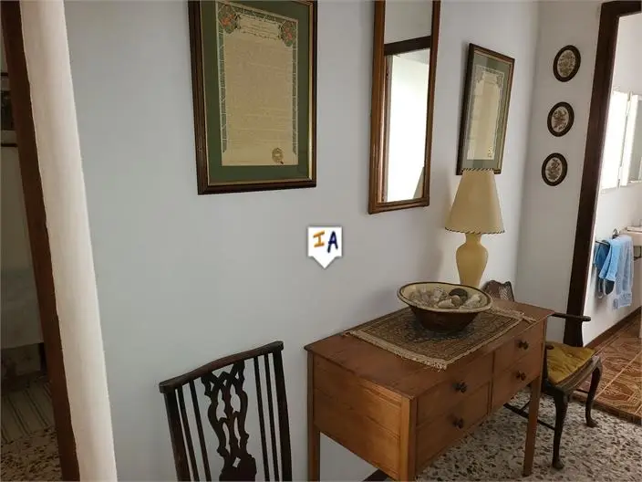 Casa Adosada en Casariche: 3 Dormitorios, Terraza y Excelente Ubicación