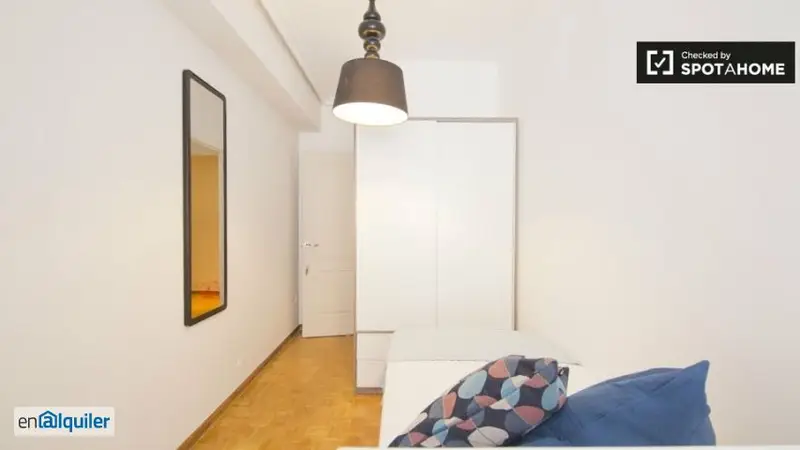Apartamento de 6 dormitorios en Nueva Espa
ña - Habitaci
ón en alquiler