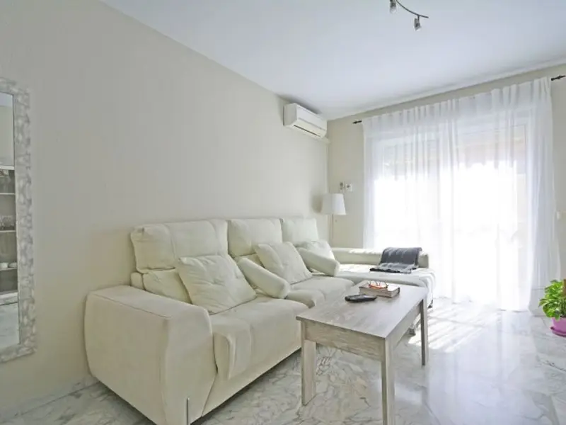 Chalet en Venta en Cáceres: 122m2, 3 Dormitorios, Garaje y Patios