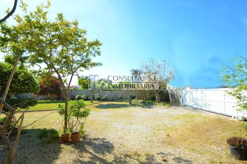 Chalet en Venta en Vinaròs con Jardín Privado