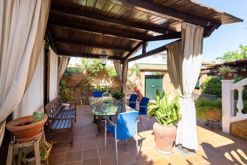Chalet en Venta Cúllar Vega Gran Capacidad 5 Dormitorios