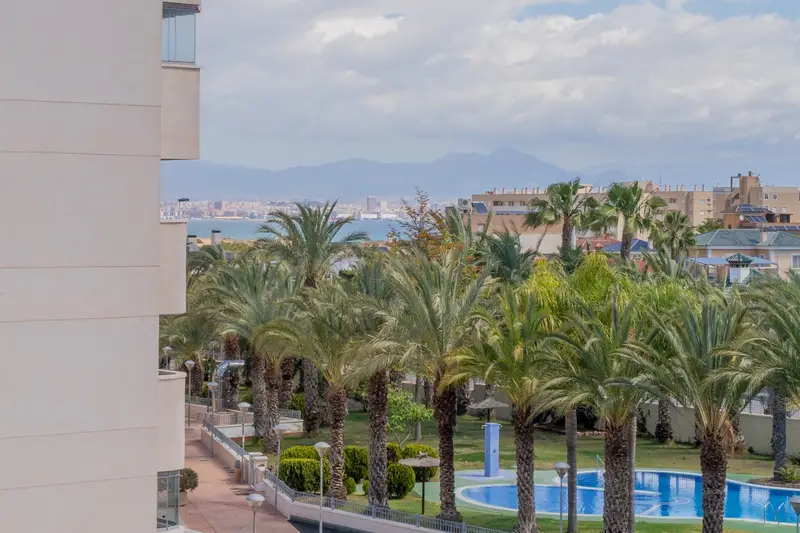 Apartamento en Arenales del Sol con Piscina y Licencia Turistica