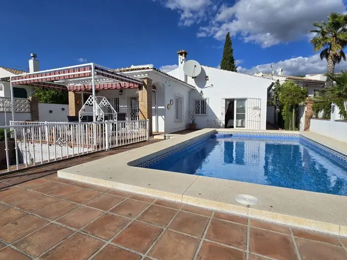 Villa 2 Dormitorios en Venta Primera Linea Lago