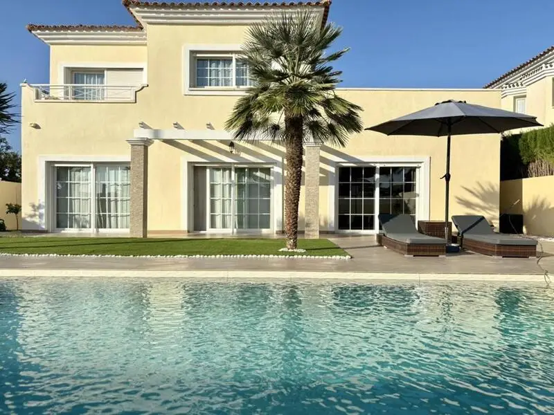 Villa 4 Dormitorios Altaona Golf Murcia Piscina Paneles Solares