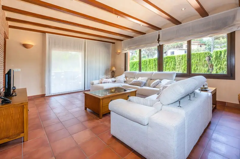 Casa en Mont ras con Piscina Jardin y Placas Solares
